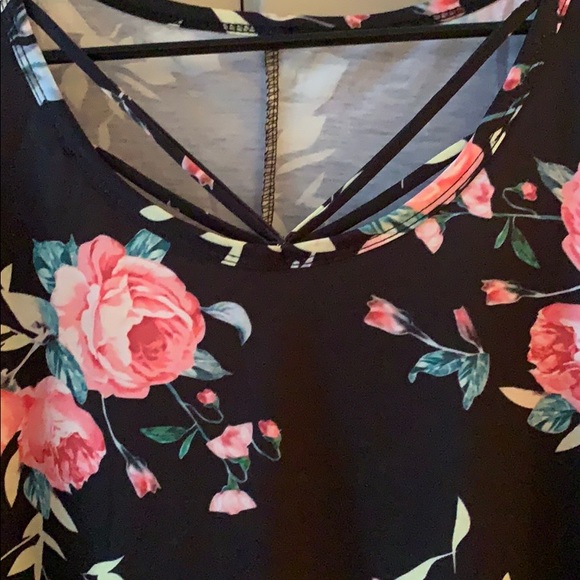 Short sleeved flower shirt - Picture 2 of 2